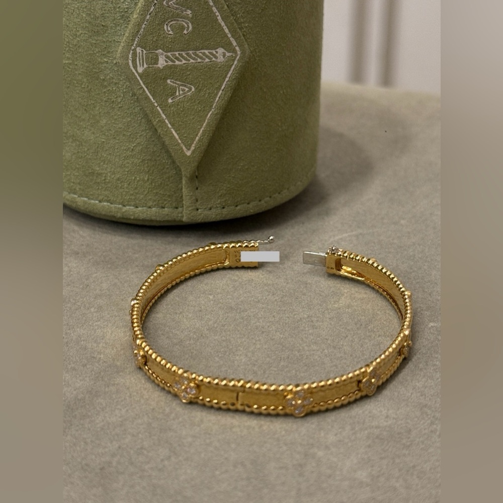 Van Cleef & Arpels , Perlee  Bracelet. Size S